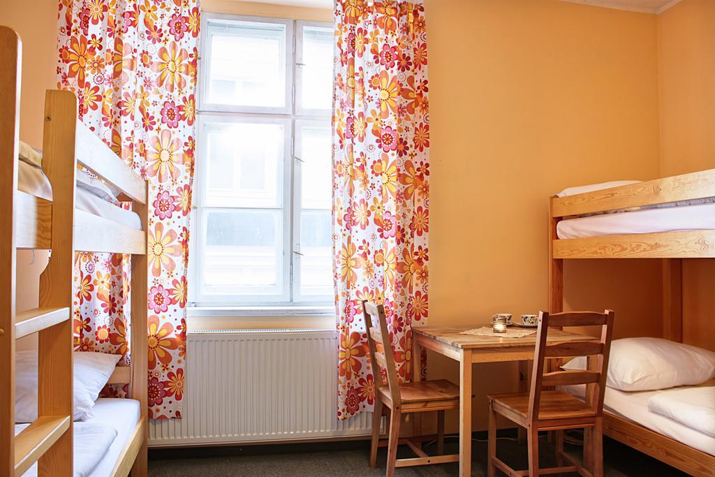 Frolic Goats Hostel Poznań Buitenkant foto