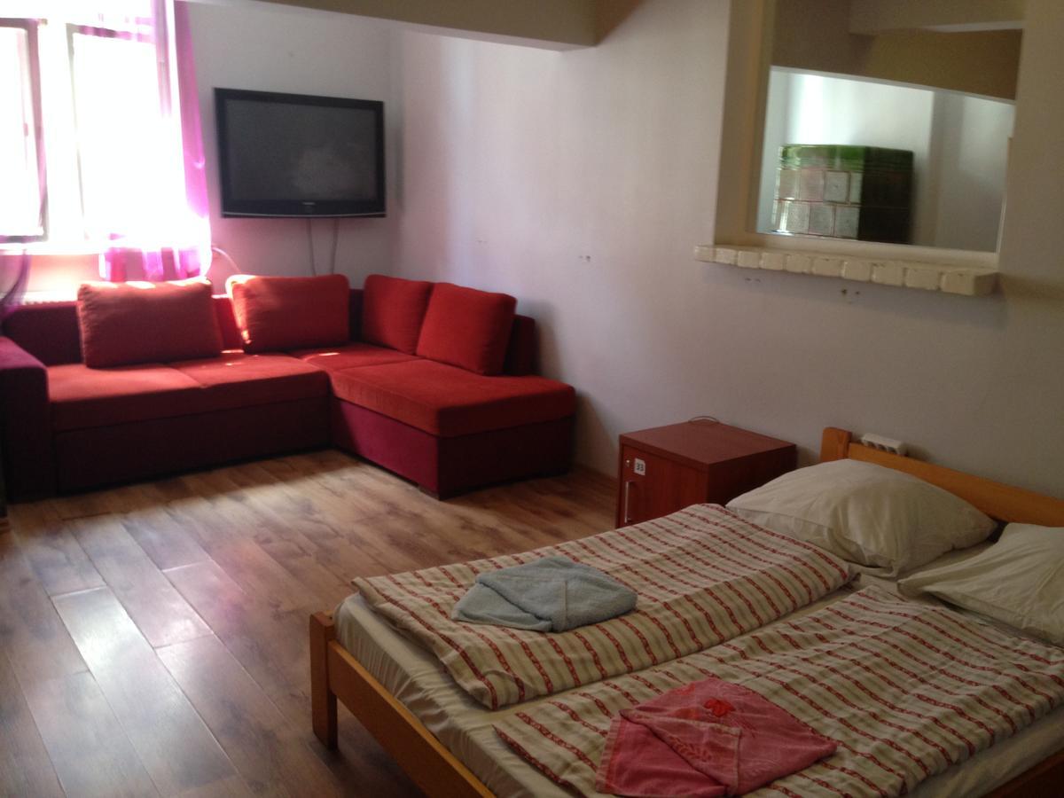 Frolic Goats Hostel Poznań Buitenkant foto