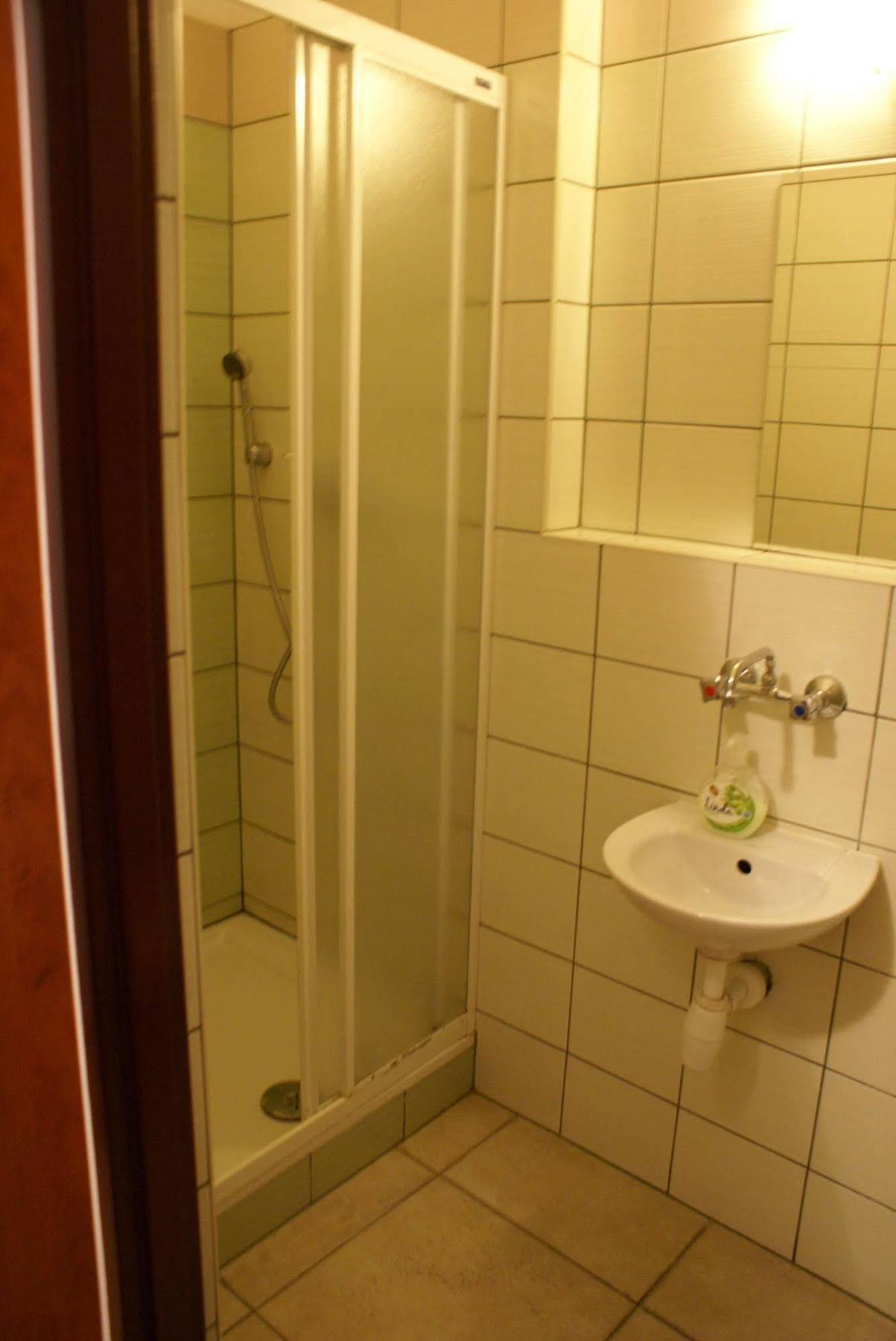 Frolic Goats Hostel Poznań Buitenkant foto