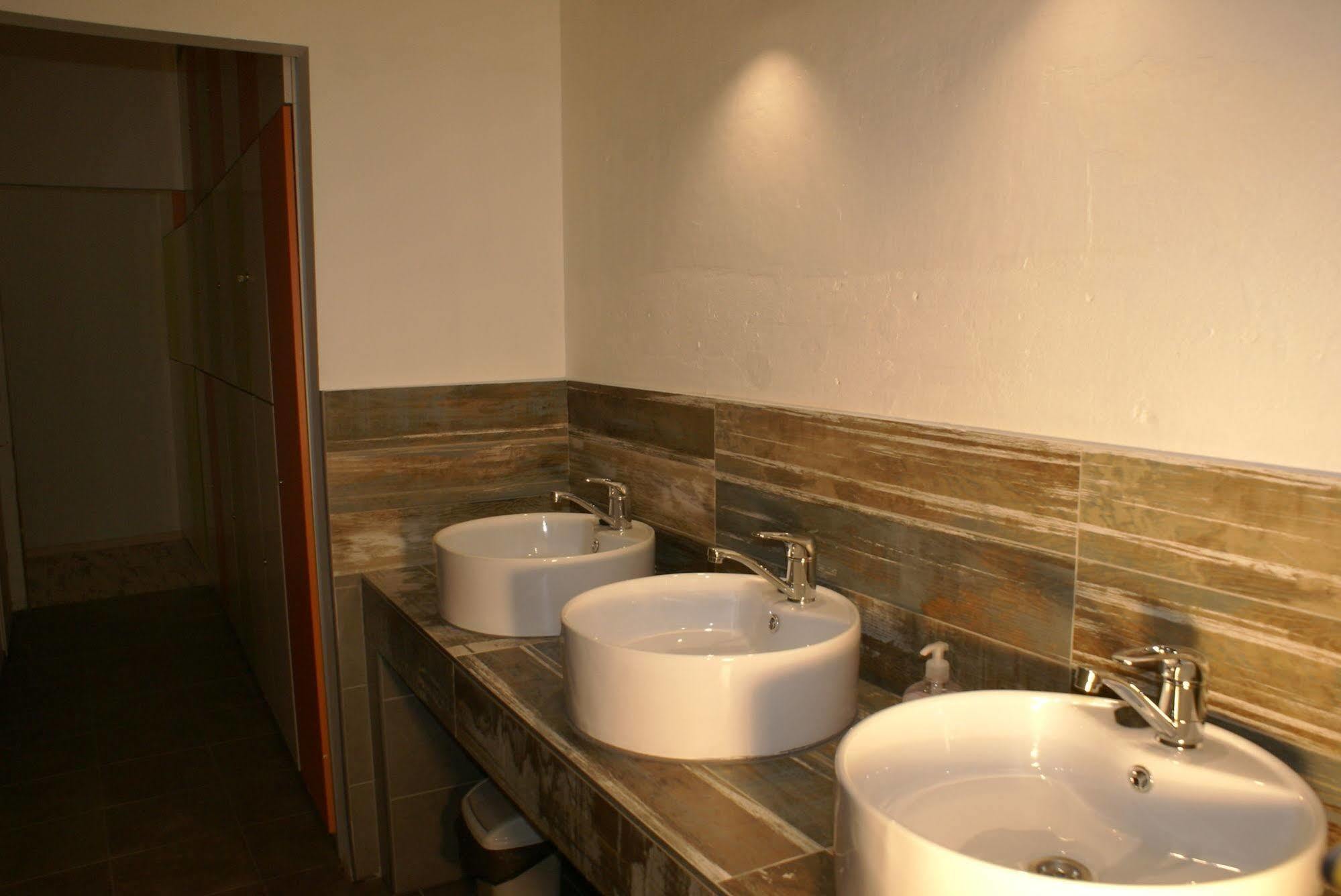 Frolic Goats Hostel Poznań Buitenkant foto