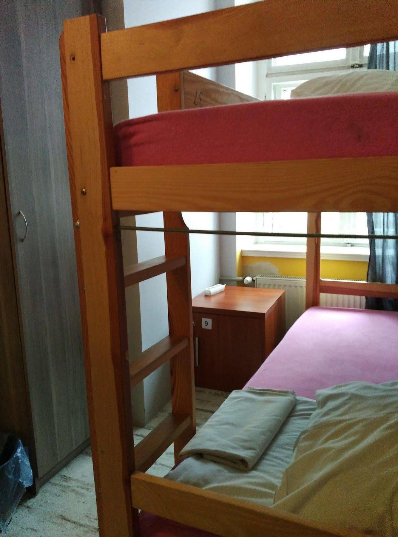 Frolic Goats Hostel Poznań Buitenkant foto