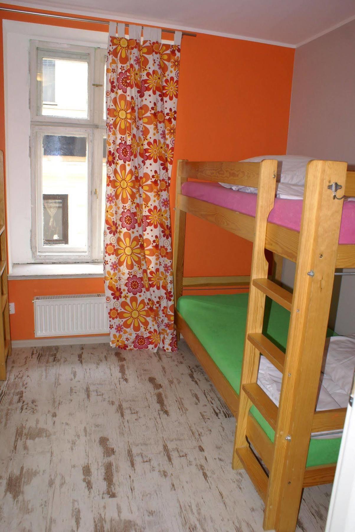 Frolic Goats Hostel Poznań Buitenkant foto